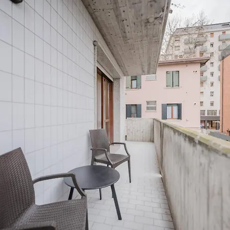Unico 3a Moderno A Apartment