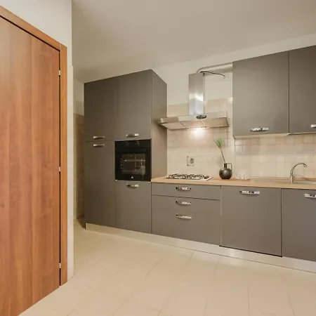 Unico 3a Moderno A Venice