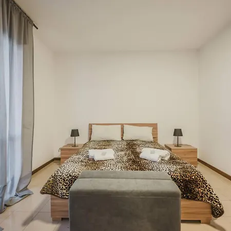 Unico 3a Moderno A Apartment